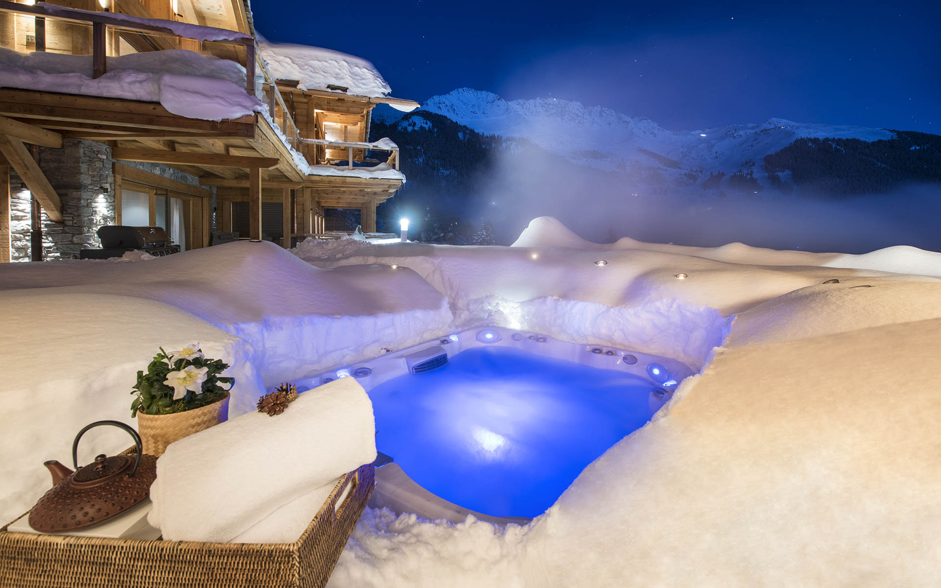 Luxury Ski Chalets with a Hot Tub - Luxury ski holidaysFirefly Collection